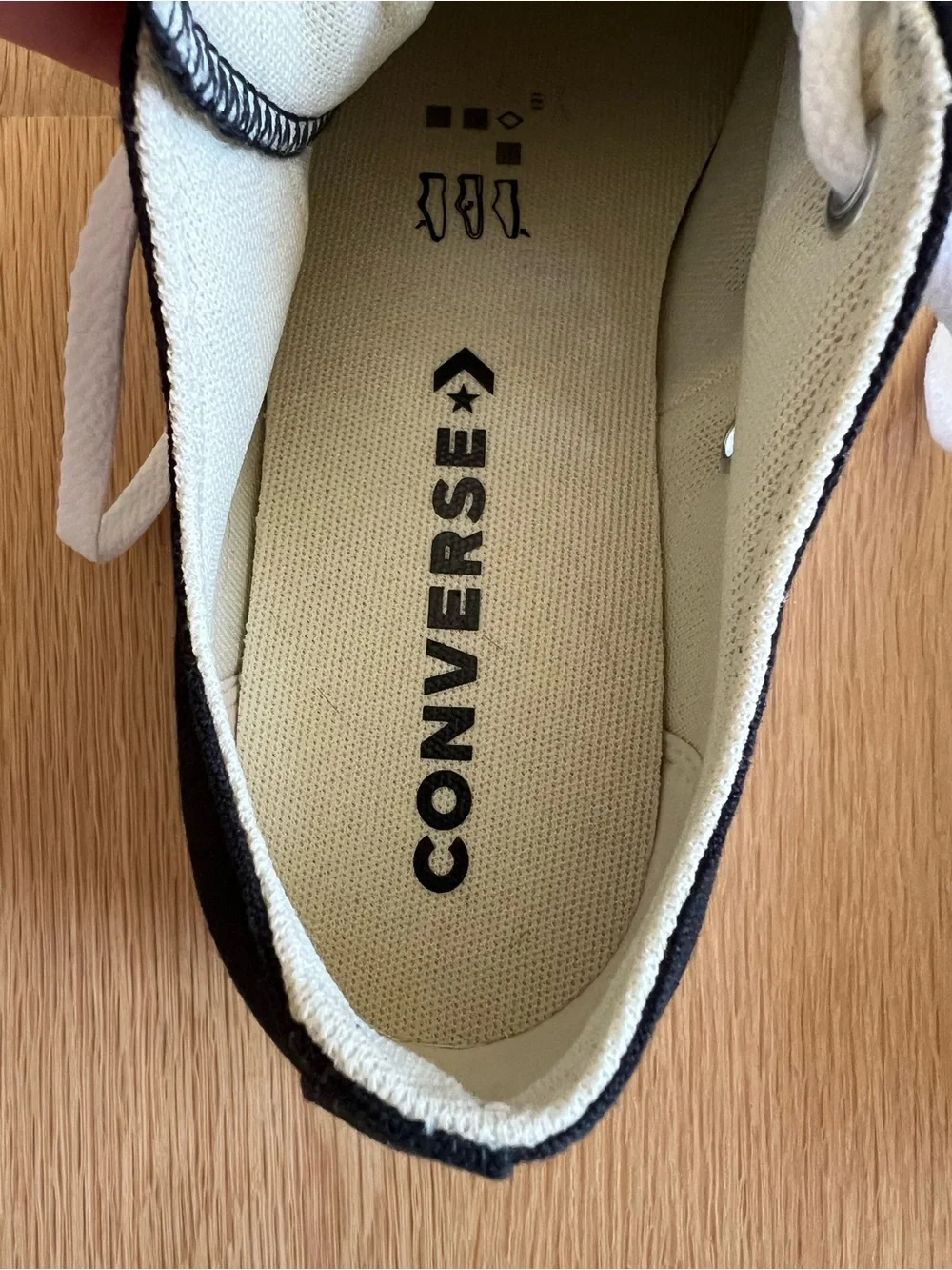 Converse Chuck Taylor All Star Black and White Low-Top Canvas Sneakers, Size 8